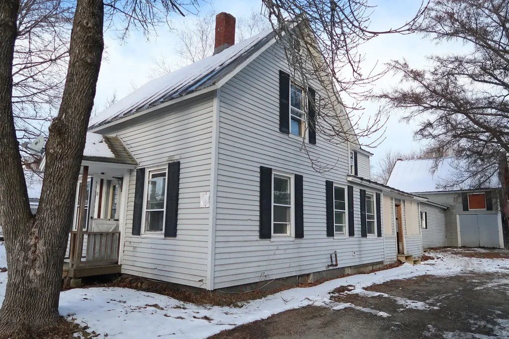 12 Pine Street Skowhegan ME 04976
