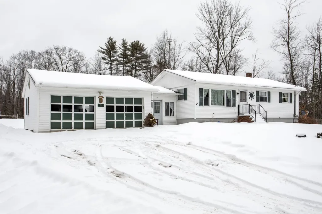 3079 Main Street Fayette ME 04349