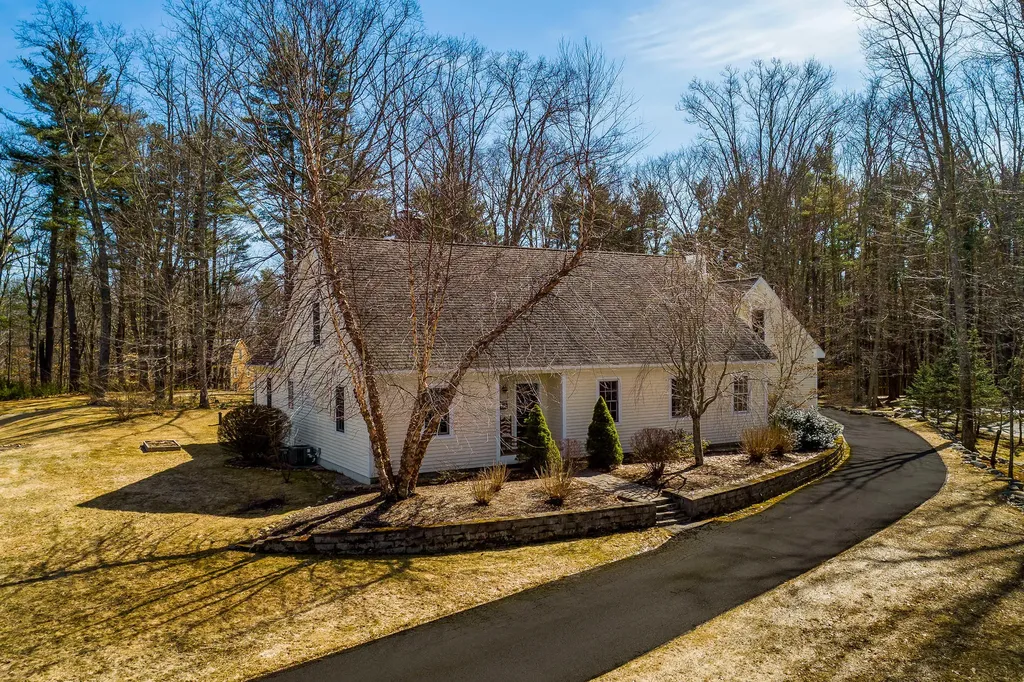 32 Samuel Leighton Way Eliot ME 03903