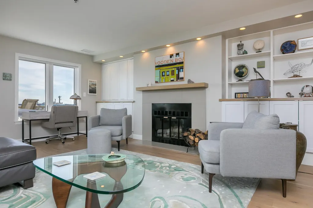 206 Chandlers Wharf Portland ME 04101