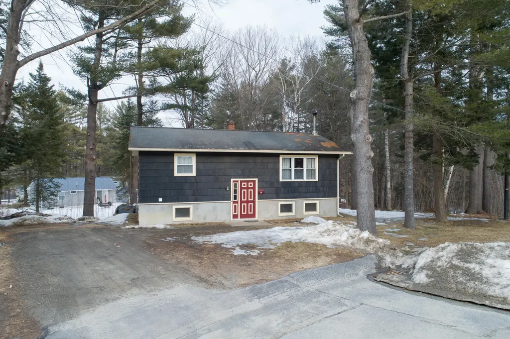 10 Roberta Street Farmingdale ME 04344