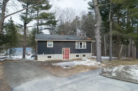 10 Roberta Street Farmingdale ME 04344