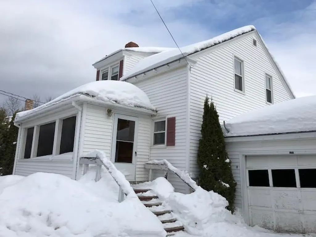 134 Pleasant Avenue Madawaska ME 04756