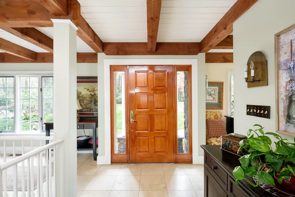 39 Crockett Neck Road Kittery ME 03905