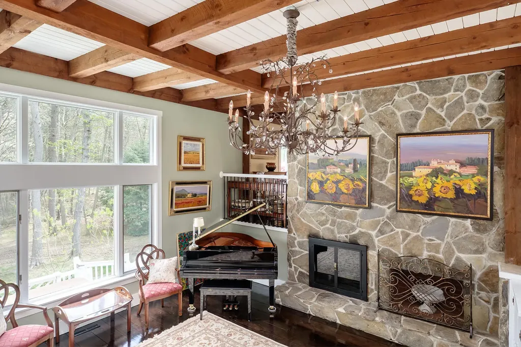 39 Crockett Neck Road Kittery ME 03905