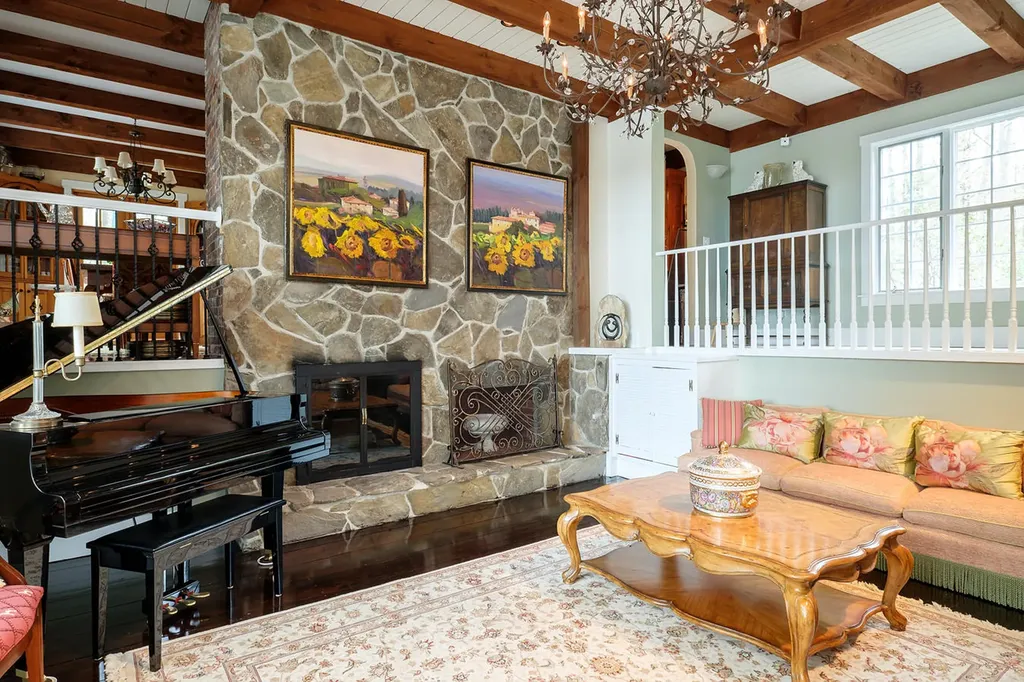 39 Crockett Neck Road Kittery ME 03905