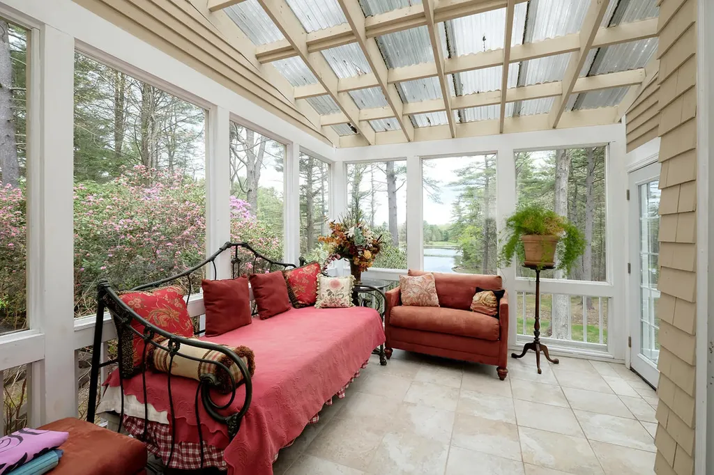 39 Crockett Neck Road Kittery ME 03905