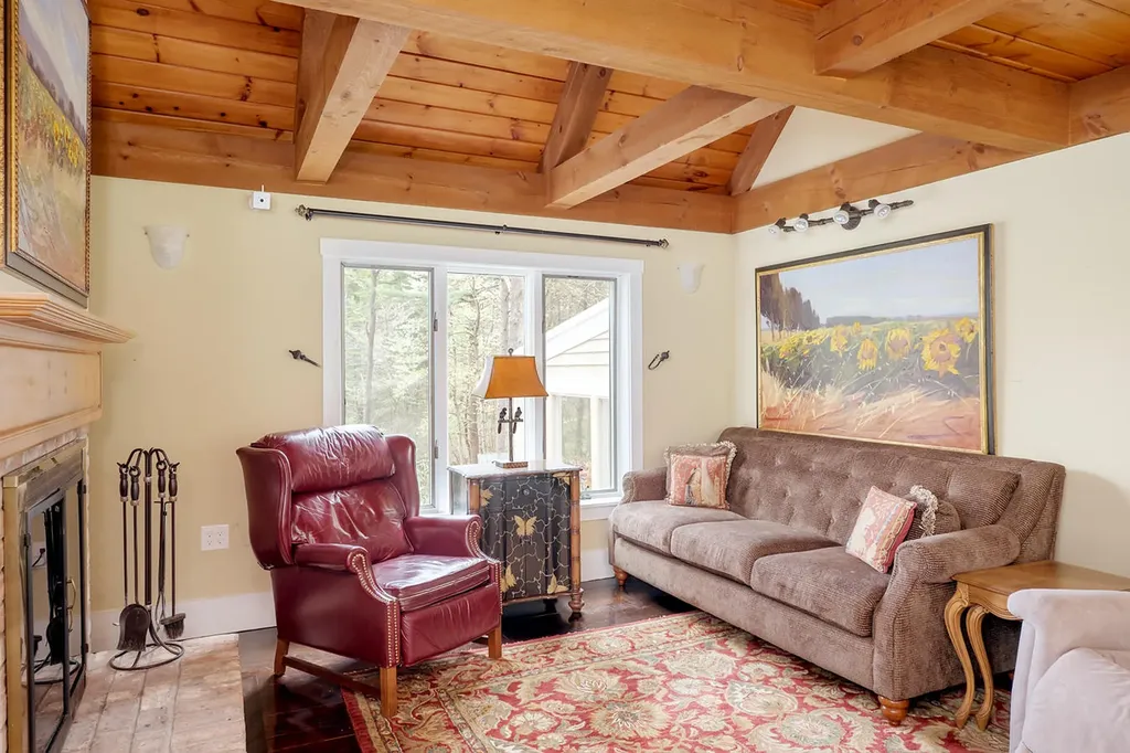 39 Crockett Neck Road Kittery ME 03905