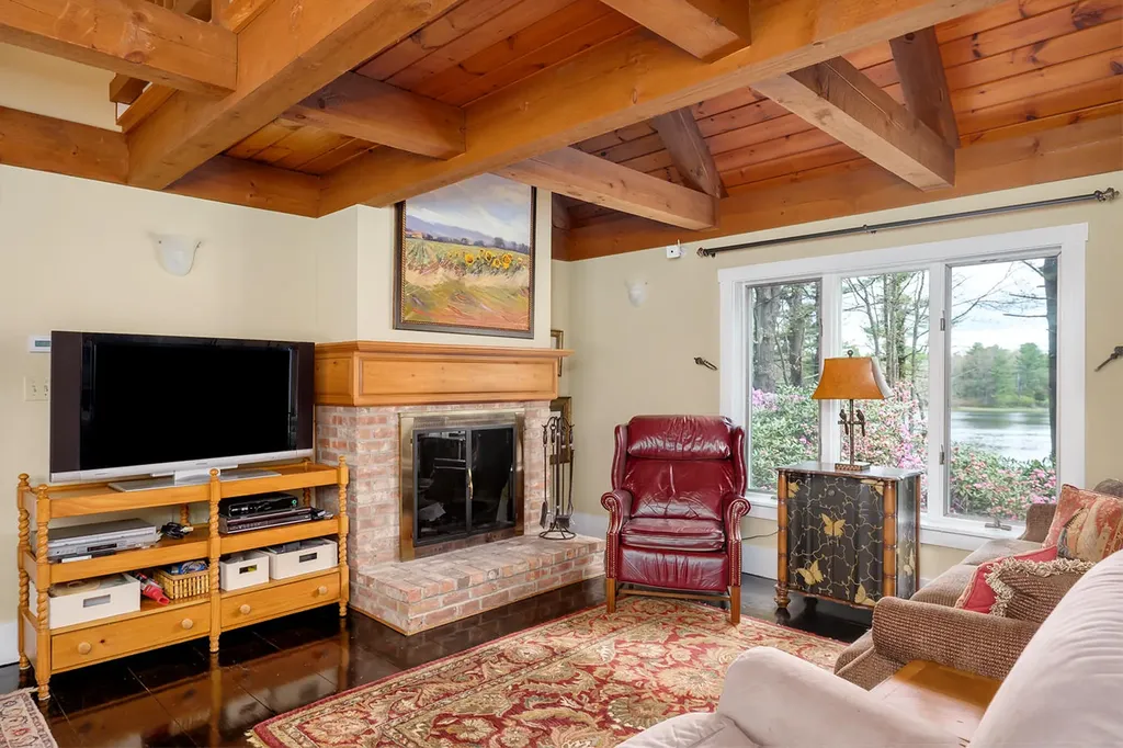 39 Crockett Neck Road Kittery ME 03905