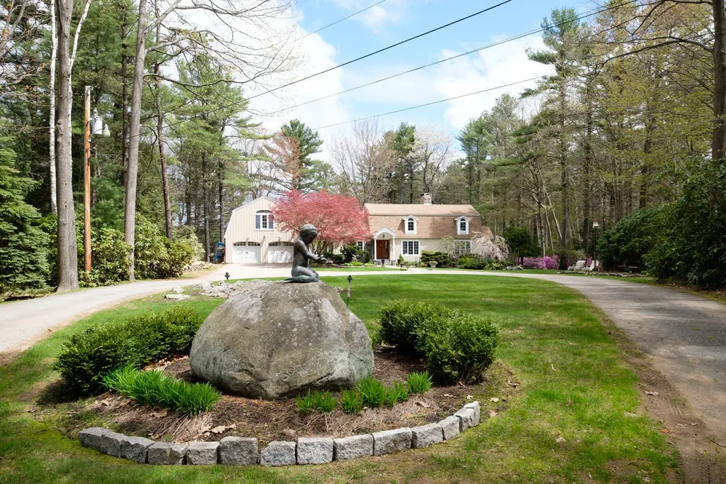 39 Crockett Neck Road Kittery ME 03905