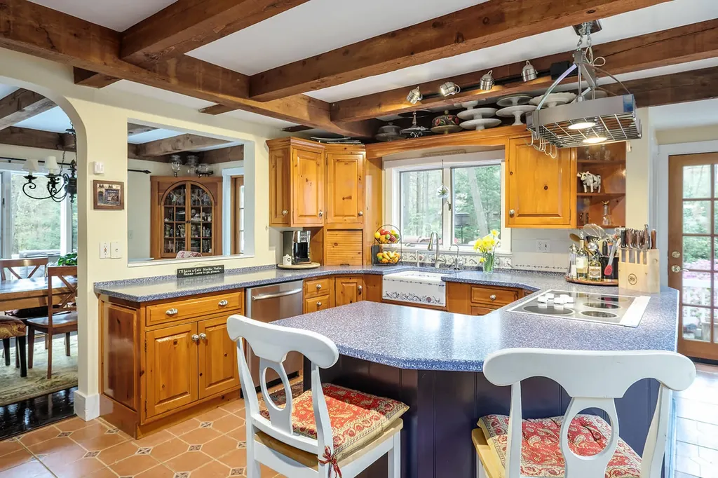 39 Crockett Neck Road Kittery ME 03905