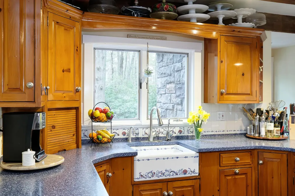 39 Crockett Neck Road Kittery ME 03905