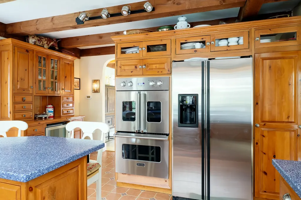 39 Crockett Neck Road Kittery ME 03905