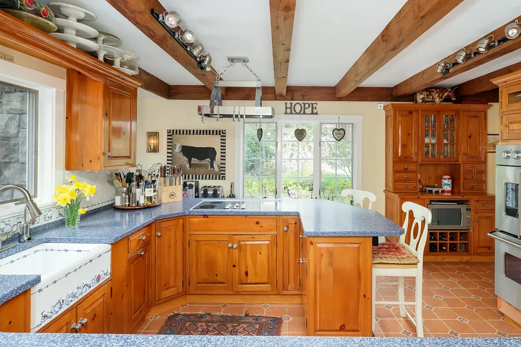 39 Crockett Neck Road Kittery ME 03905