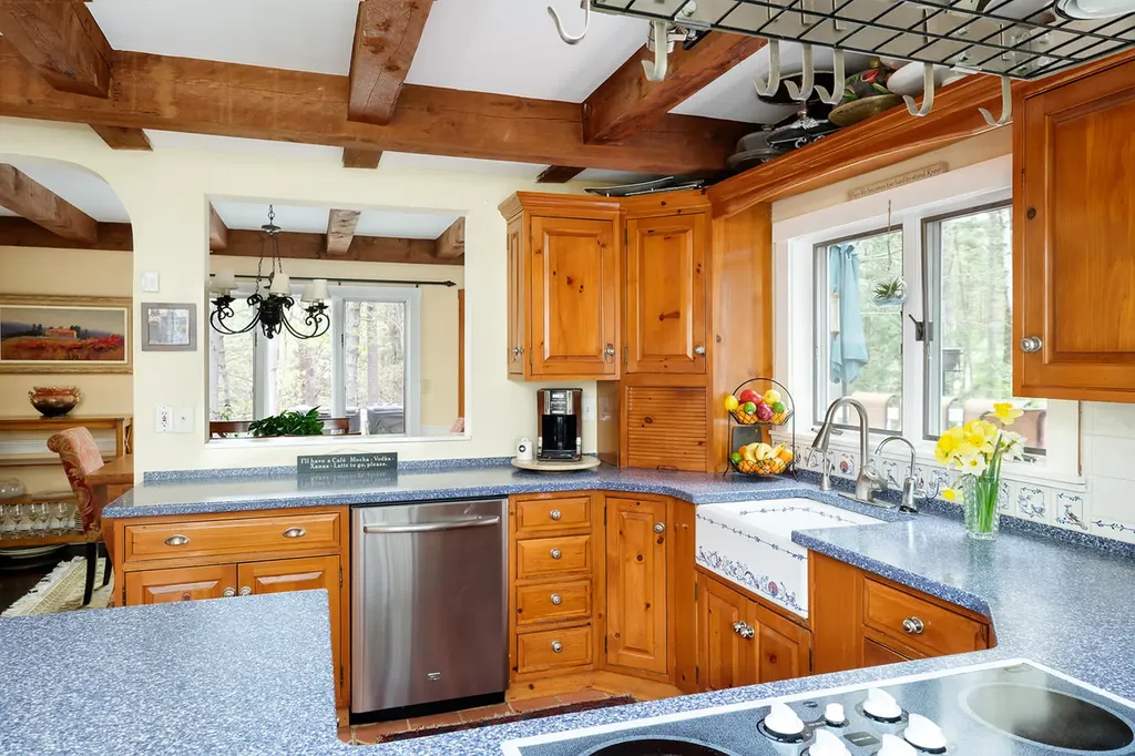 39 Crockett Neck Road Kittery ME 03905