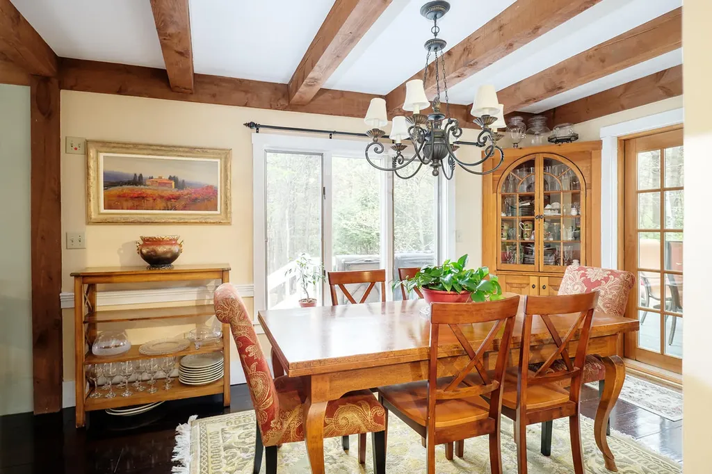 39 Crockett Neck Road Kittery ME 03905