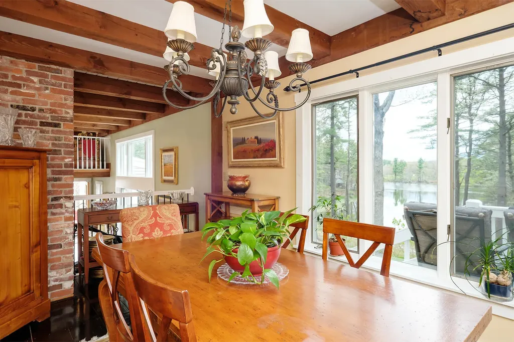 39 Crockett Neck Road Kittery ME 03905