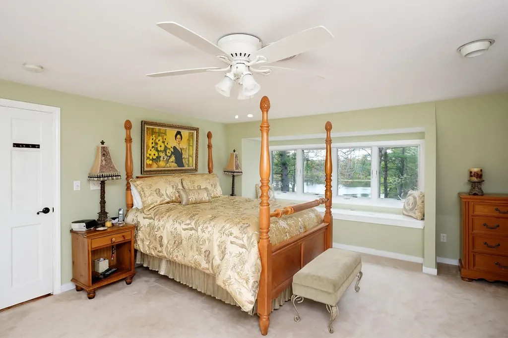 39 Crockett Neck Road Kittery ME 03905