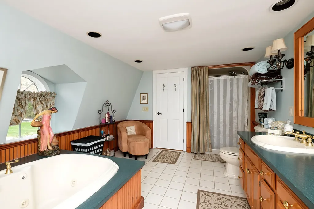 39 Crockett Neck Road Kittery ME 03905