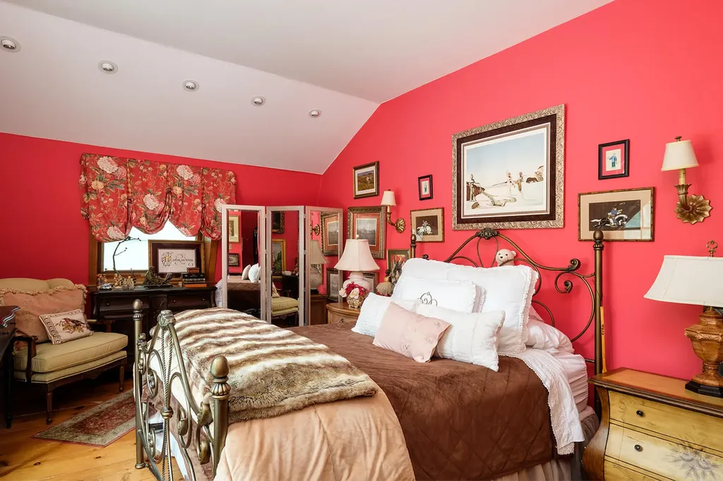 39 Crockett Neck Road Kittery ME 03905