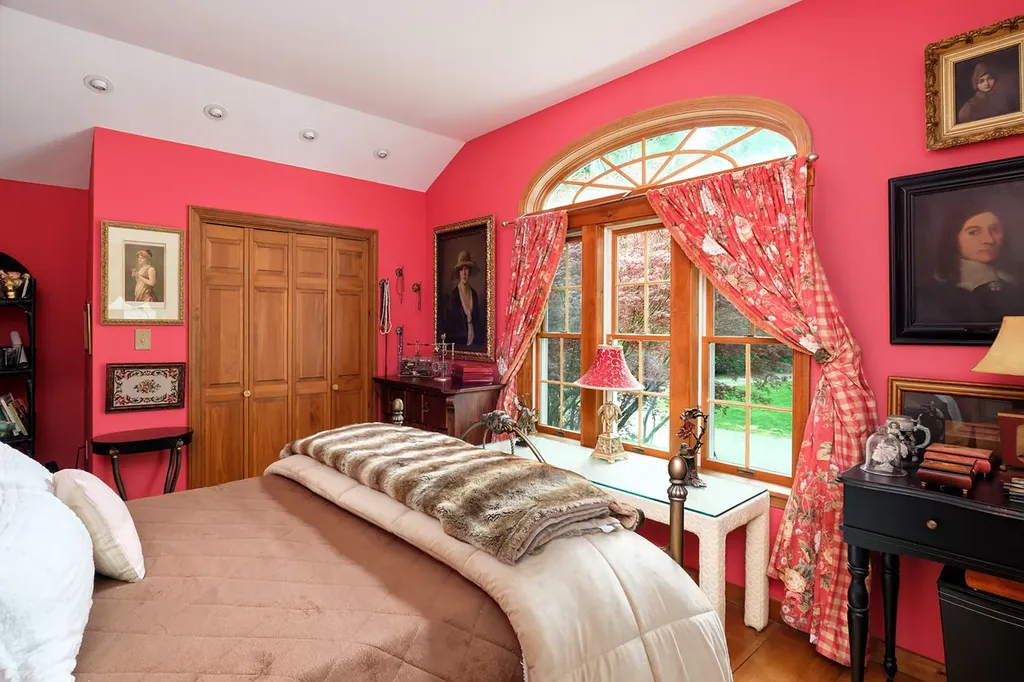 39 Crockett Neck Road Kittery ME 03905