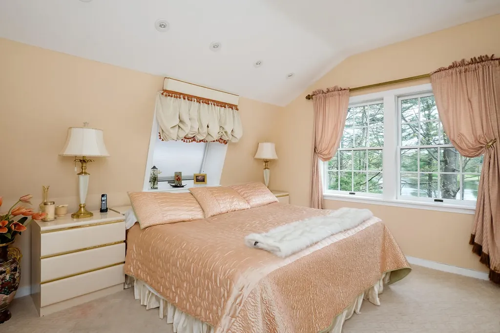 39 Crockett Neck Road Kittery ME 03905