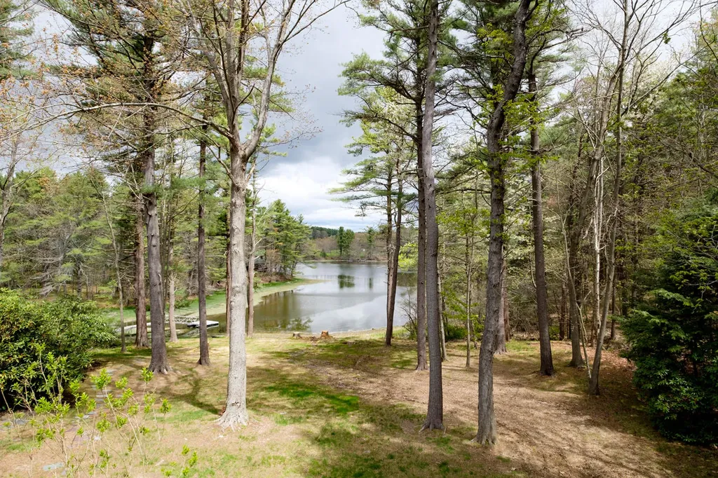 39 Crockett Neck Road Kittery ME 03905
