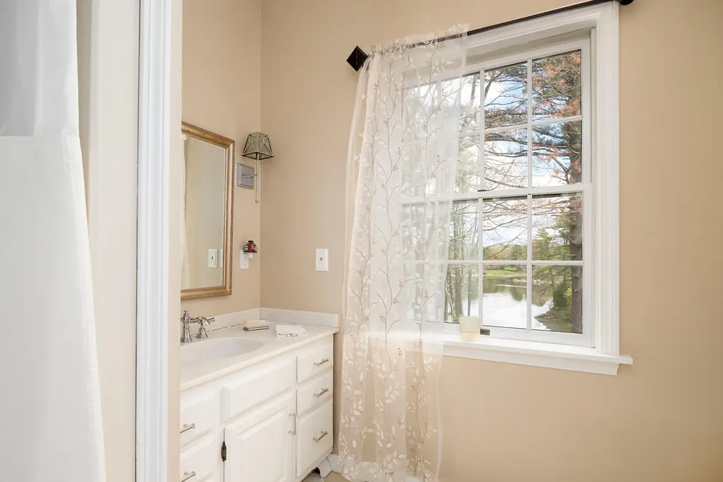39 Crockett Neck Road Kittery ME 03905