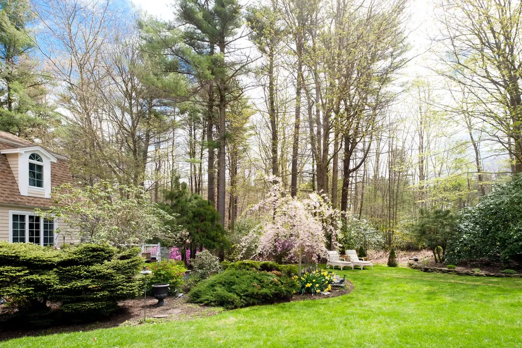 39 Crockett Neck Road Kittery ME 03905