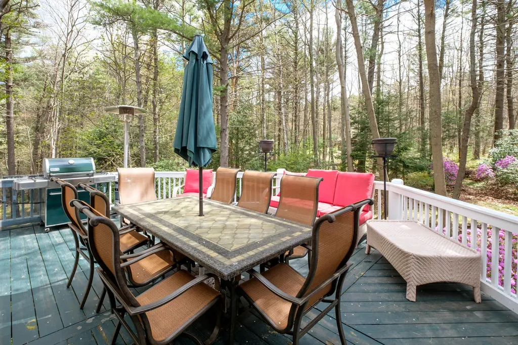 39 Crockett Neck Road Kittery ME 03905