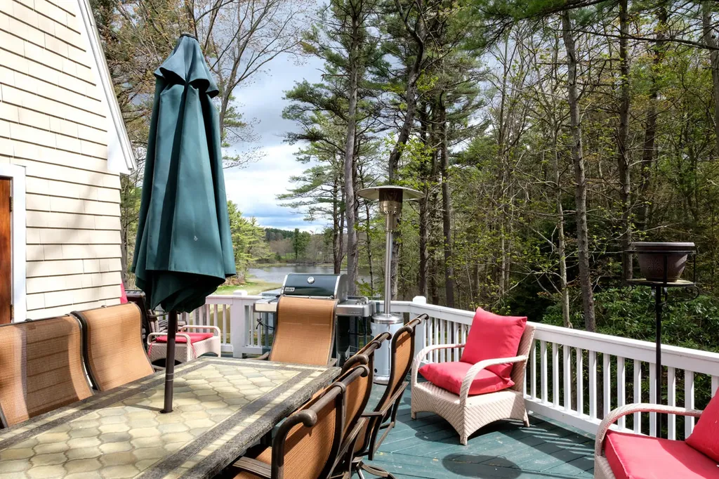 39 Crockett Neck Road Kittery ME 03905