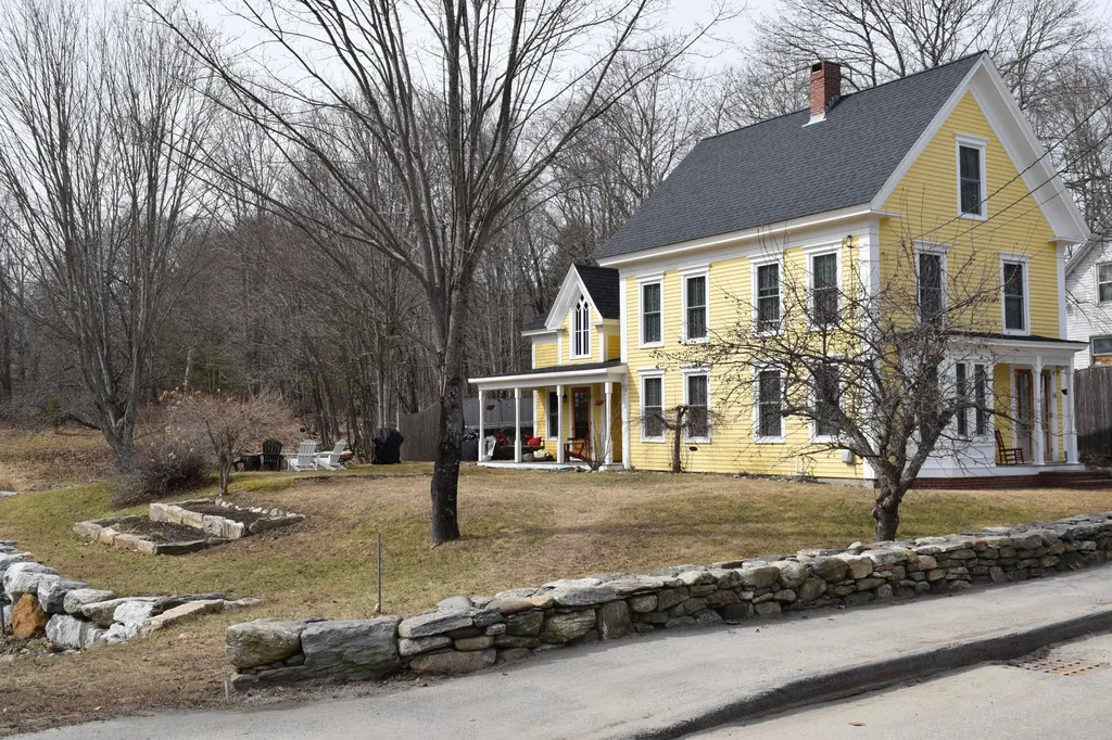 14 Center Street Bowdoinham ME 04008