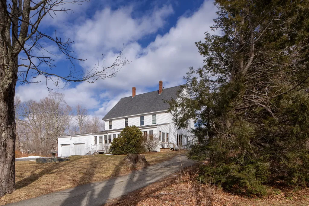 84 School Street Waldoboro ME 04572