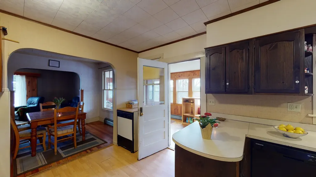 84 School Street Waldoboro ME 04572