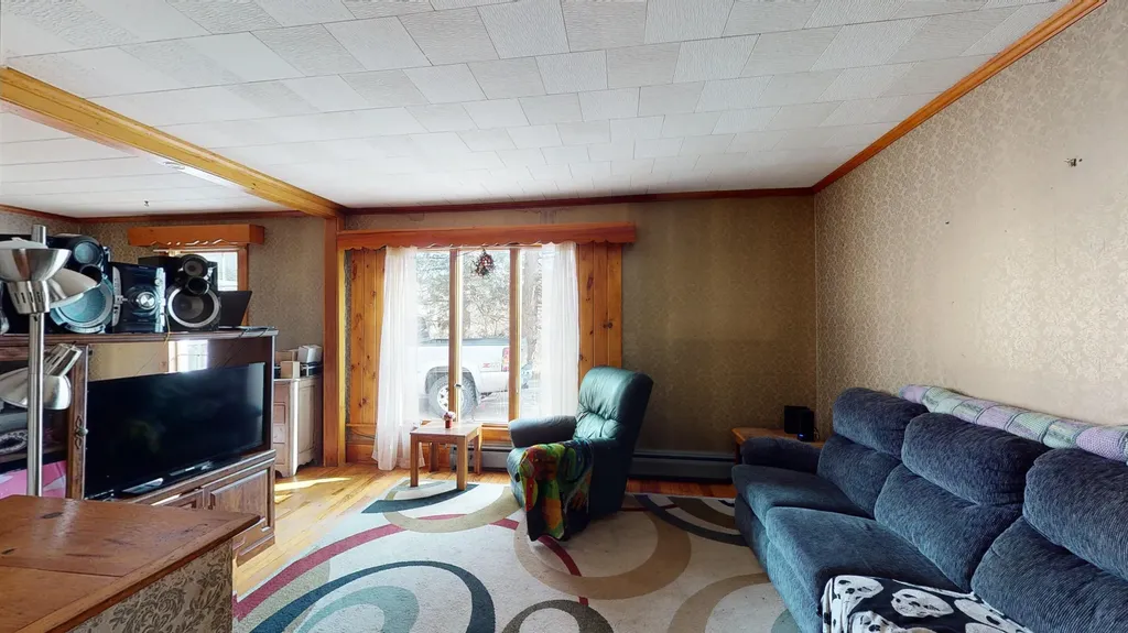 84 School Street Waldoboro ME 04572