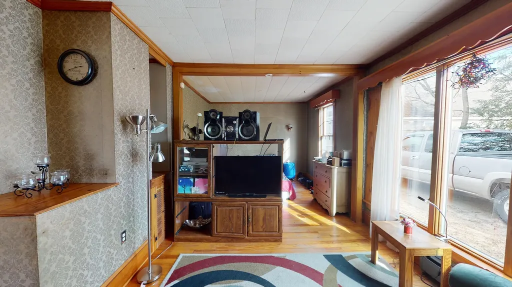84 School Street Waldoboro ME 04572