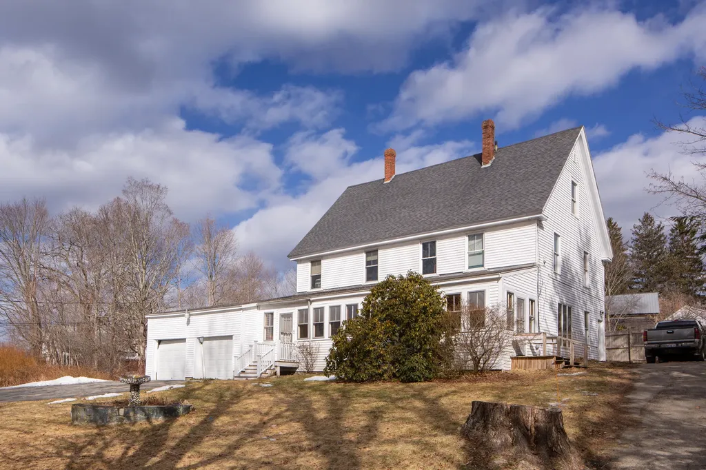 84 School Street Waldoboro ME 04572