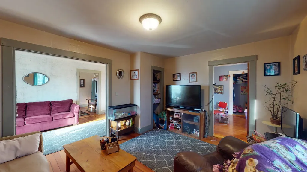 84 School Street Waldoboro ME 04572
