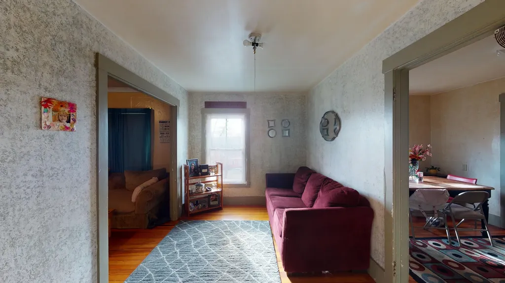 84 School Street Waldoboro ME 04572