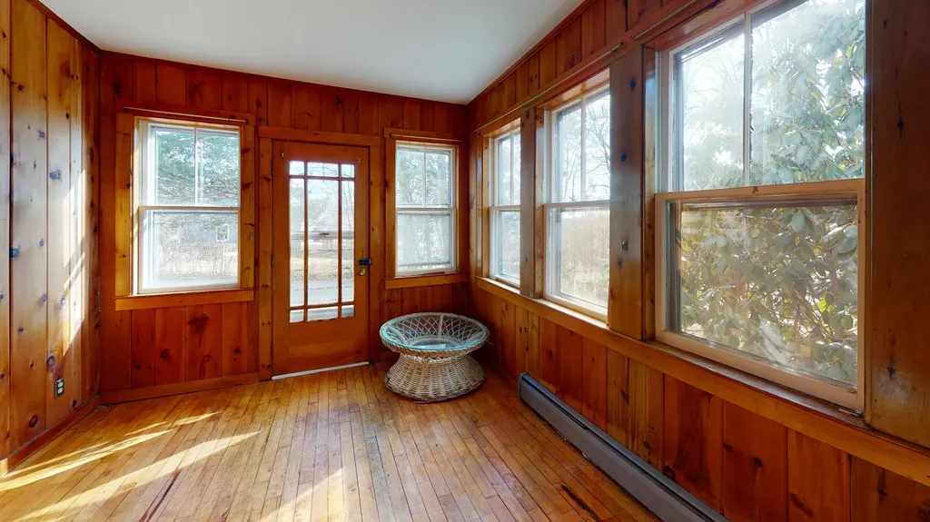 84 School Street Waldoboro ME 04572