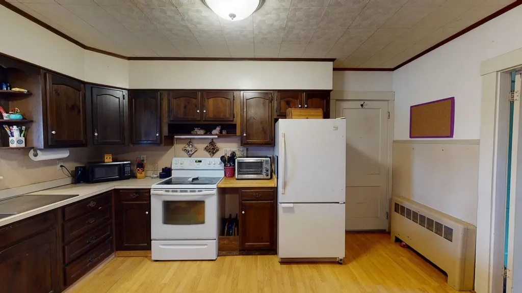 84 School Street Waldoboro ME 04572