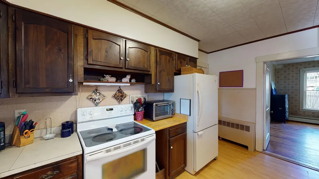 84 School Street Waldoboro ME 04572