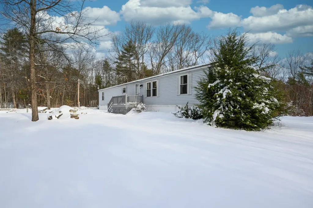 51 Cassie Lane Poland ME 04274