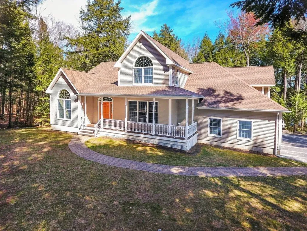 530 Point Drive Mount Vernon ME 04352