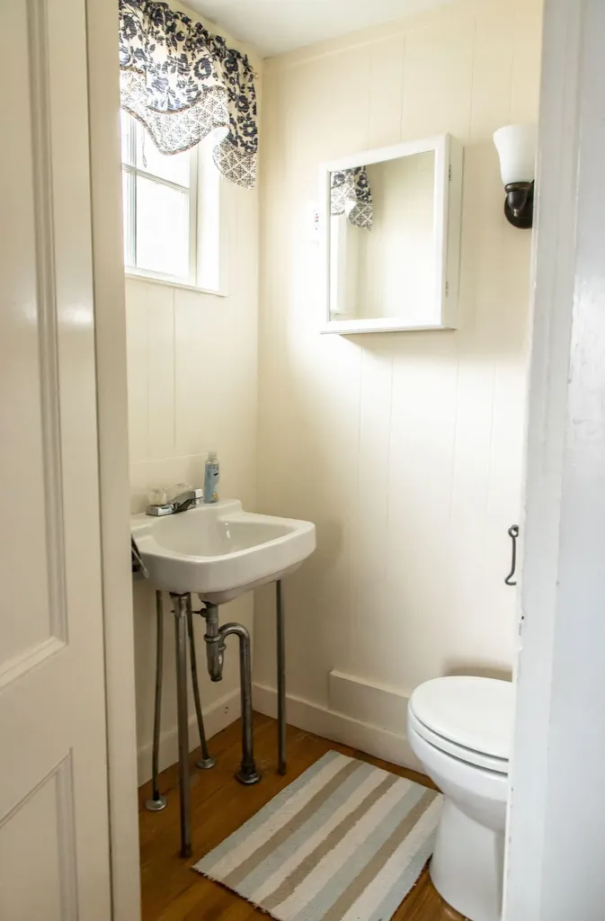 40 Parsonage Street Winterport ME 04496