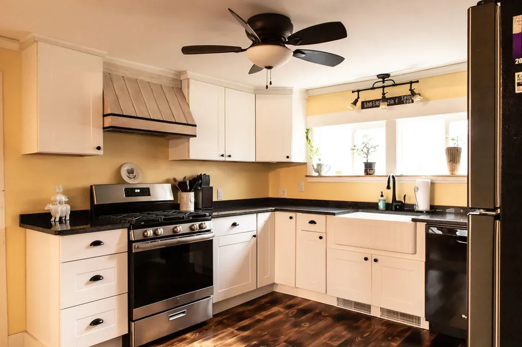 40 Parsonage Street Winterport ME 04496