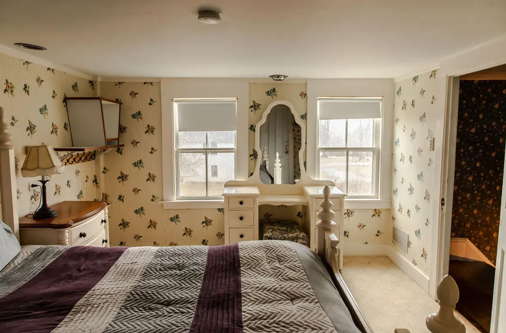 40 Parsonage Street Winterport ME 04496