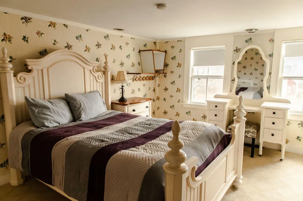 40 Parsonage Street Winterport ME 04496