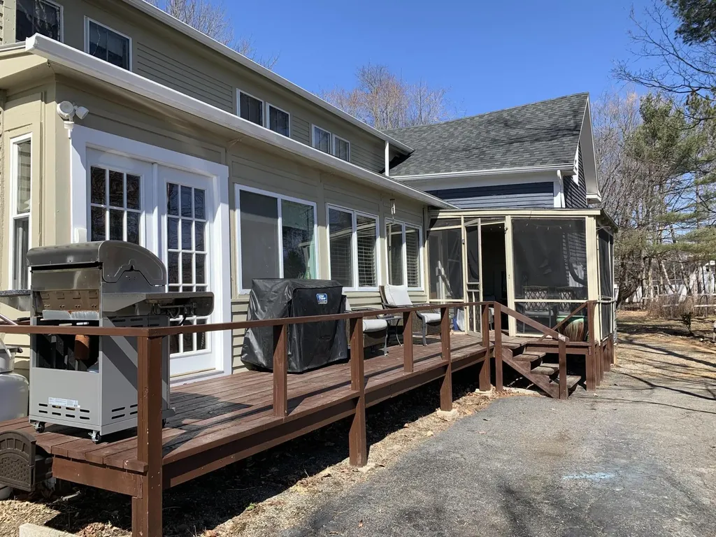 40 Parsonage Street Winterport ME 04496