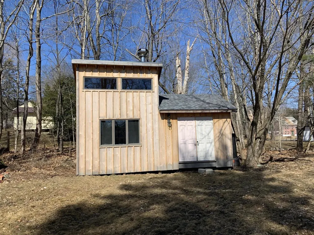 40 Parsonage Street Winterport ME 04496